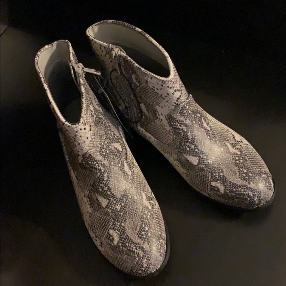 Girls Graciela Snake Print Western Ankle Boots - Picture 3 of 11